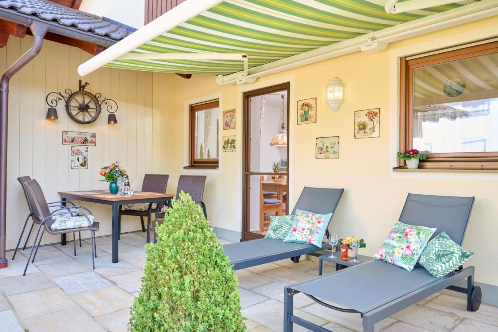 Alpenappartement Traumzeit - Pool / Eigene Terrasse / Garten ベルナウ・アム・キームゼー エクステリア 写真