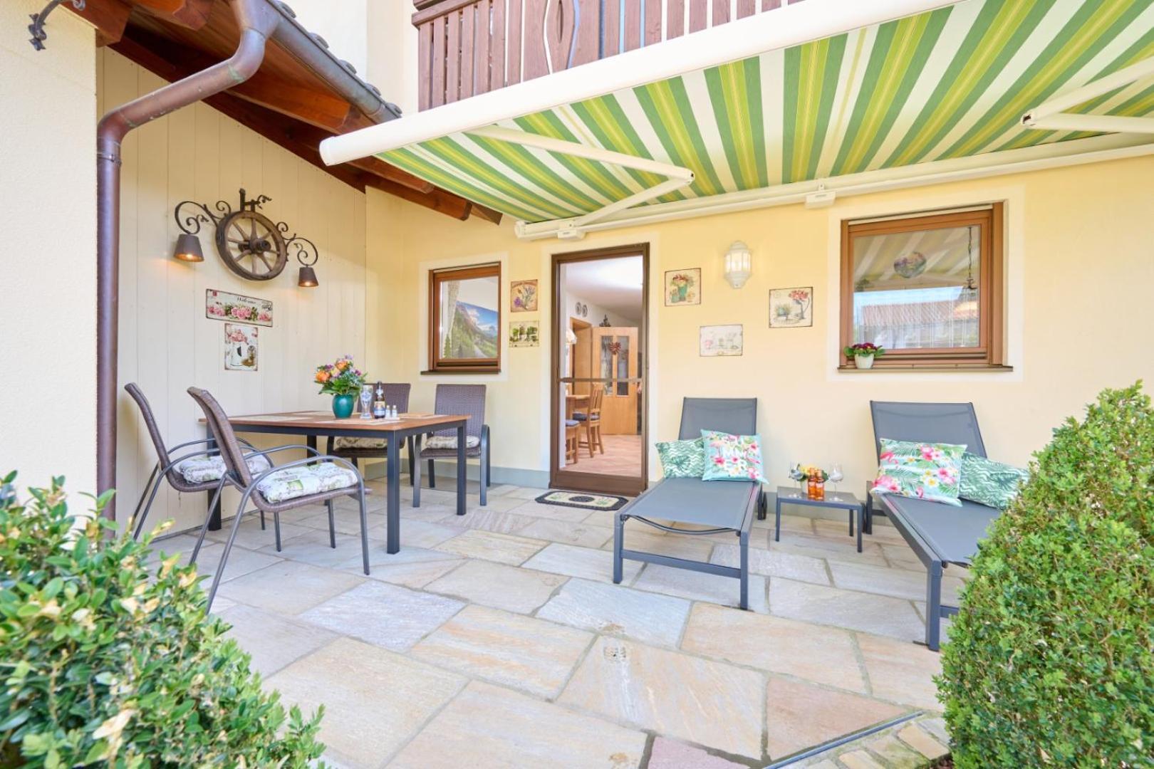 Alpenappartement Traumzeit - Pool / Eigene Terrasse / Garten ベルナウ・アム・キームゼー エクステリア 写真