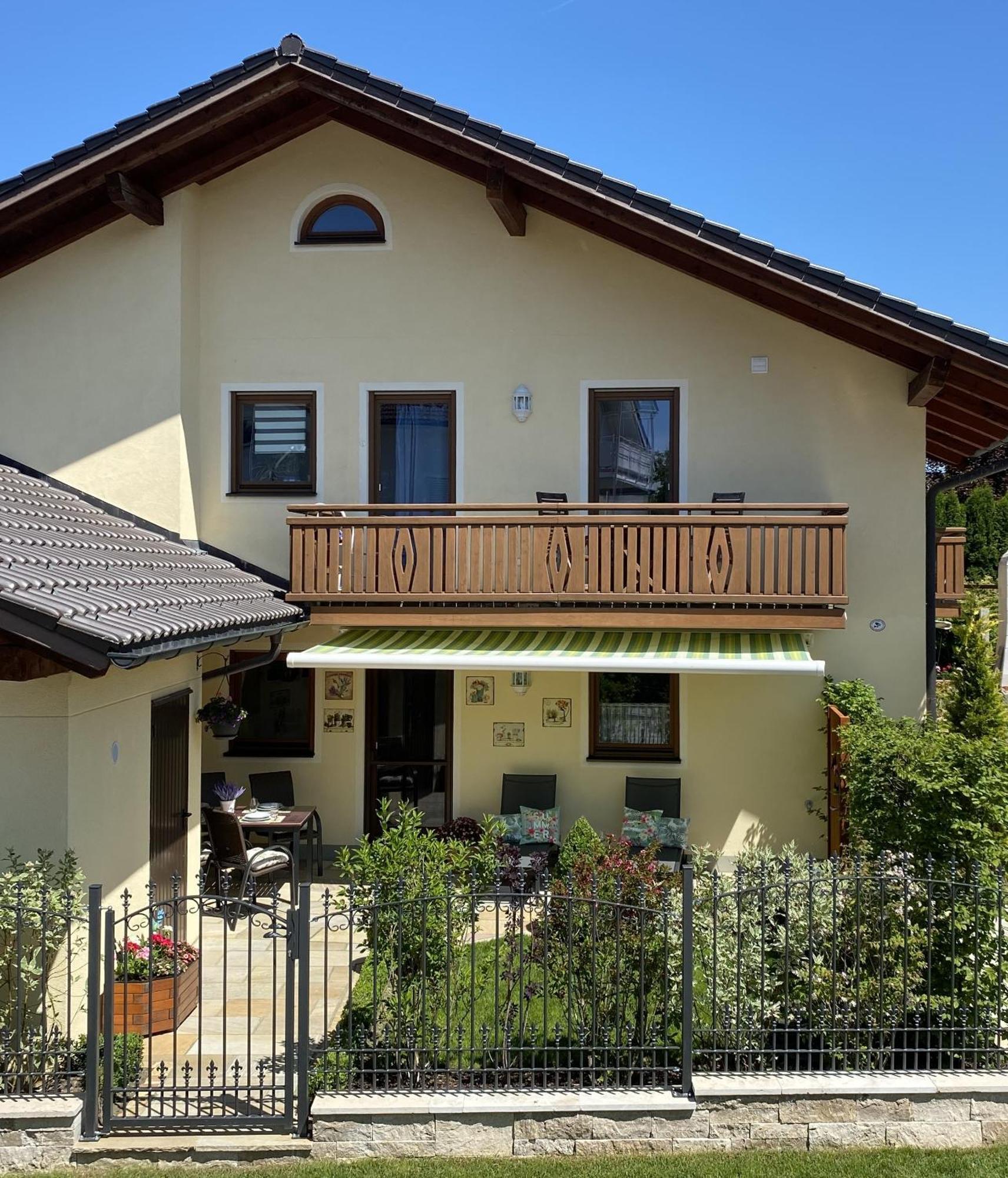 Alpenappartement Traumzeit - Pool / Eigene Terrasse / Garten ベルナウ・アム・キームゼー エクステリア 写真