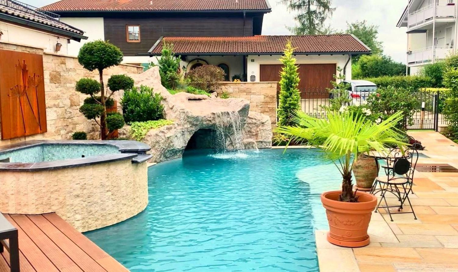 Alpenappartement Traumzeit - Pool / Eigene Terrasse / Garten ベルナウ・アム・キームゼー エクステリア 写真